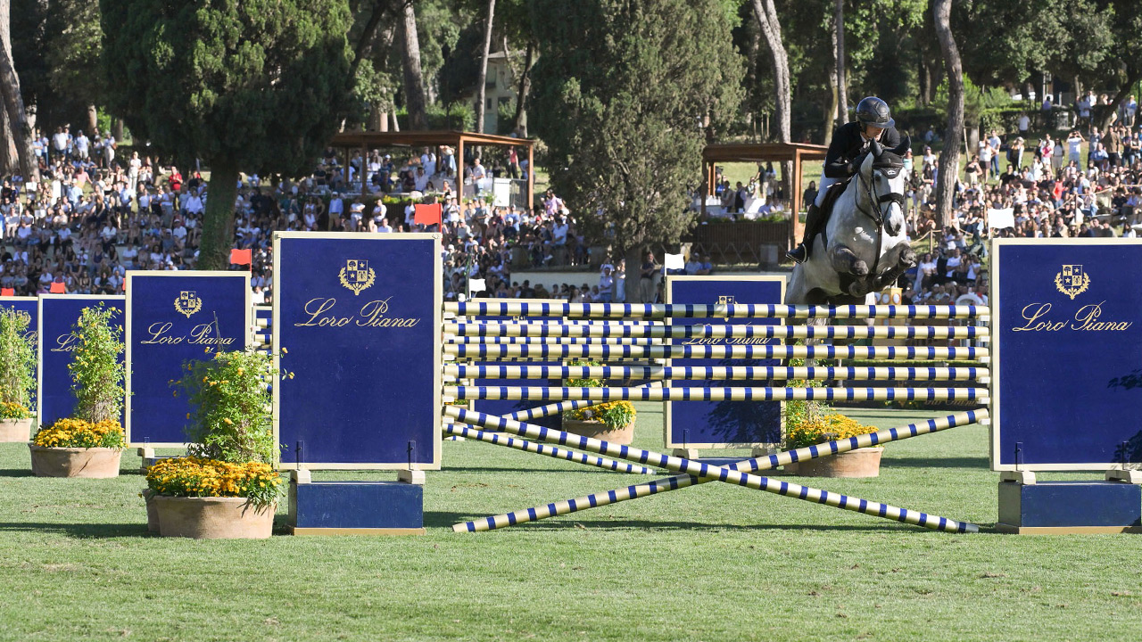 The Six Bars Loro Piana 2026 goes to Giacomo Bassi